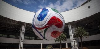 A giant 2026 World Cup ball was installed at the Terminal 2 entrance of the Mexico City International Airport (AICM) this week.