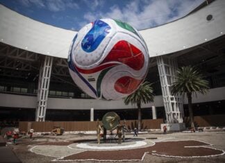 A giant 2026 World Cup ball was installed at the Terminal 2 entrance of the Mexico City International Airport (AICM) this week.