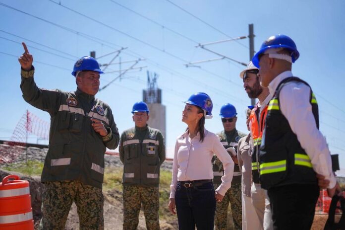 Tren México Pachuca Construcción President Sheinbaum, Governor of México state Delfina Gómez and Minister of Infrastructure, Transportation and Communications (SICT) Jesús Esteva supervising the construction of the Mexico-Pachuca train.