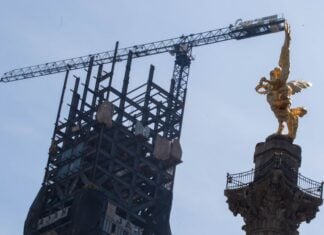 Mexico’s economy shrinks 0.3% in Q3 as manufacturing industry weighs on growth construction on Reforma near the Angel of Independence