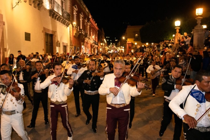100 mariachis in San Miguel de Allende
