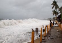 Hurricane Priscilla lashing Colima coast with high waves