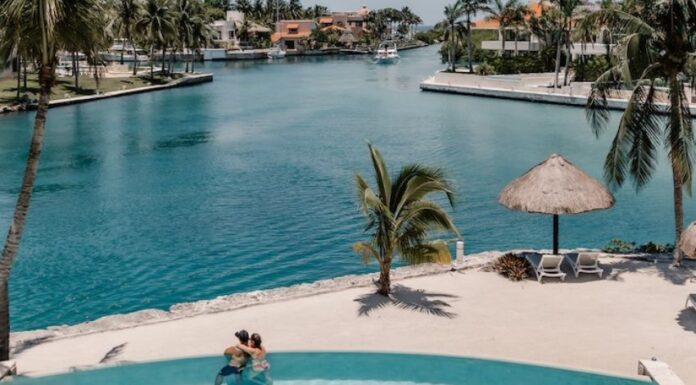With just over 20,000 residents, Puerto Aventuras is the second-largest community in the municipality of Solidaridad, behind Playa del Carmen.