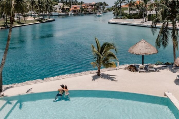 With just over 20,000 residents, Puerto Aventuras is the second-largest community in the municipality of Solidaridad, behind Playa del Carmen.