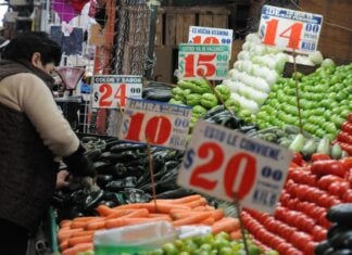 Inflation in Mexico eases to 3.63%, beating analysts’ predictions Vegetable prices displayed at a Mexican market