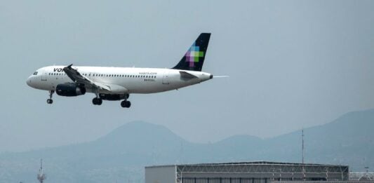 volaris plance in air