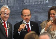 Former president of Mexico Felipe Calderón and first lady (R) with former president of Chile Sebastián Piñera in 2011.