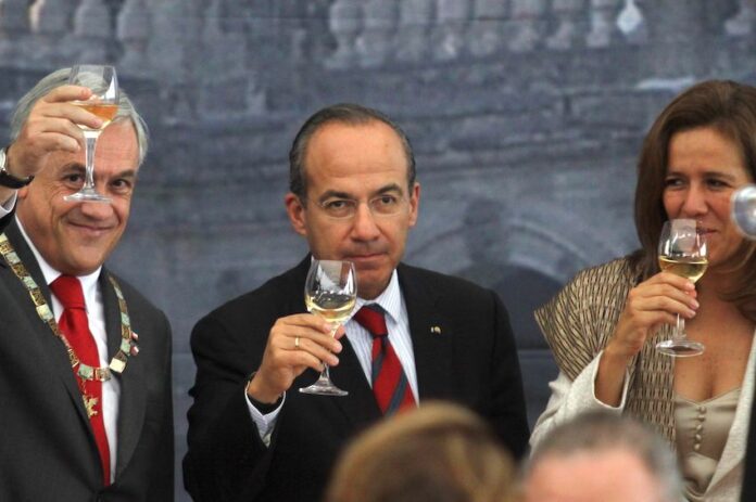 Former president of Mexico Felipe Calderón and first lady (R) with former president of Chile Sebastián Piñera in 2011.