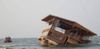 restauarnt floating in the Gulf of Mexico