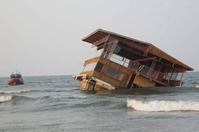 restauarnt floating in the Gulf of Mexico