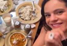 During short visit to CDMX, singer Rosalía tries pozole at La Casa de Toño Rosalía eating pozole