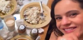 Rosalía eating pozole