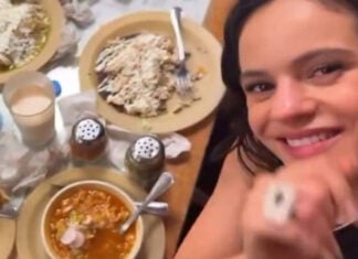 Rosalía eating pozole