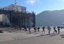 Mexican Navy rescues 28 children being transported at sea near Topolobampo Rescued children disembarking