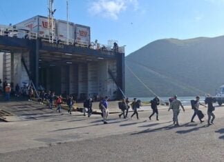 Mexican Navy rescues 28 children being transported at sea near Topolobampo Rescued children disembarking
