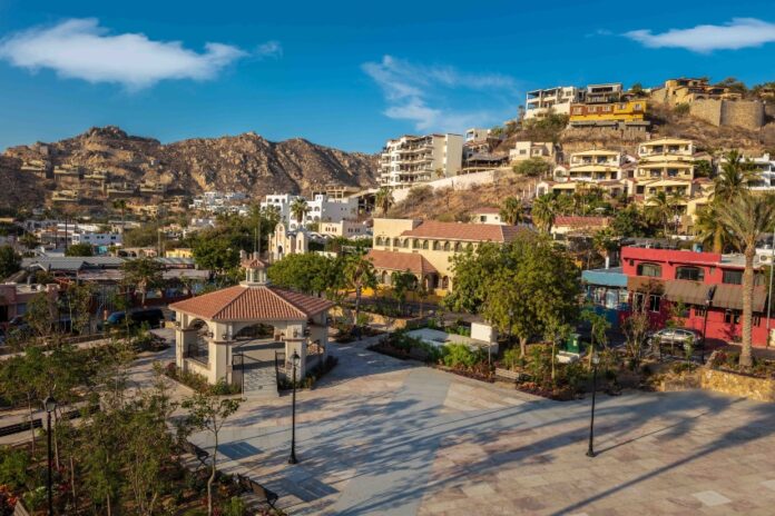 Plaza Amelia Wilkes in Cabo San Lucas