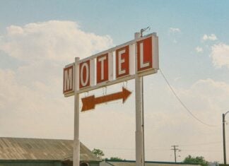 The motel: a Mexican institution A motel sign