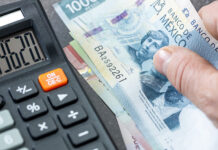 Stock image of a 500 Mexican peso bill next to a calculator