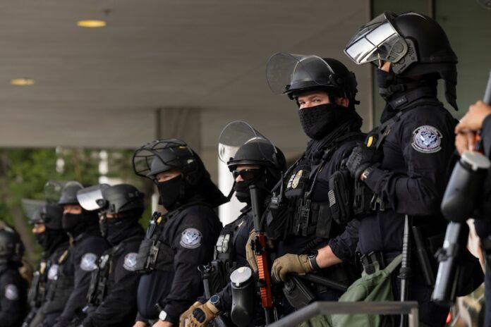 DHS agents
