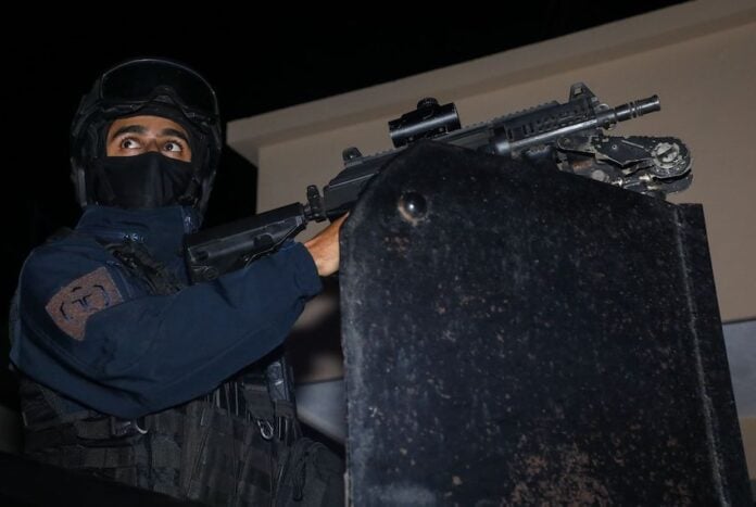 armed police officer in Uruapan