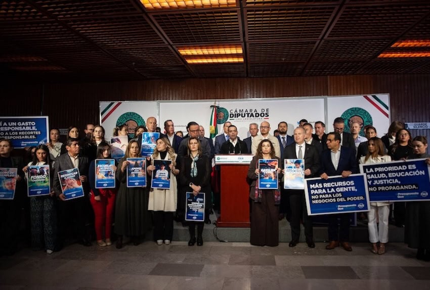 PAN deputies on Chamber floor.