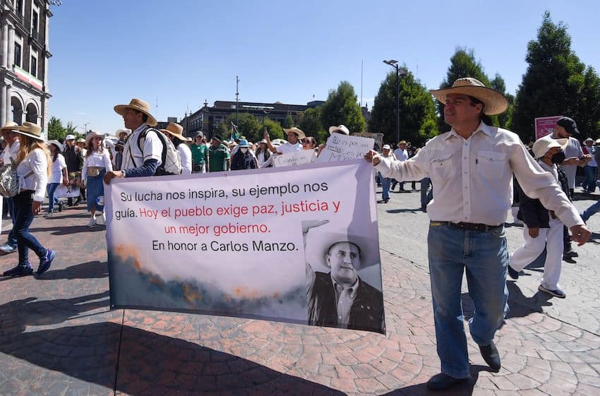 Participants of a march held in Toluca on Saturday hold up a banner honoring Carlos Manzo.
