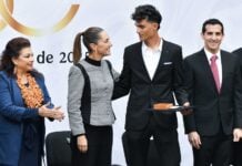 Isaac del Toro at ceremony