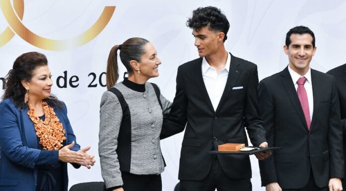 Isaac del Toro at ceremony