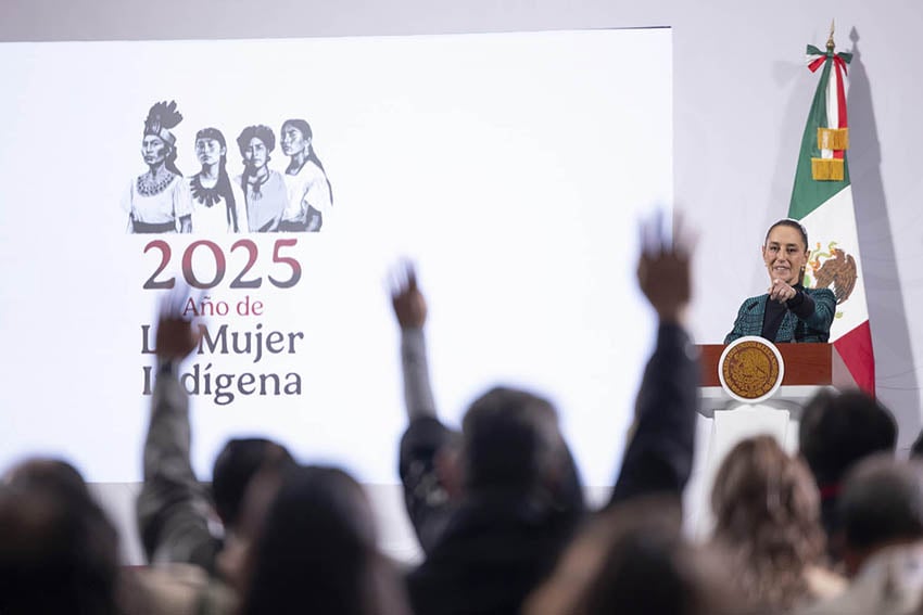 Sheinbaum answers questions at her morning press conference