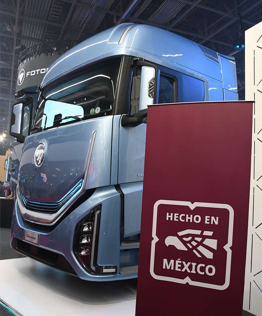 A Foton truck with a banner reading Hecho en Mexico