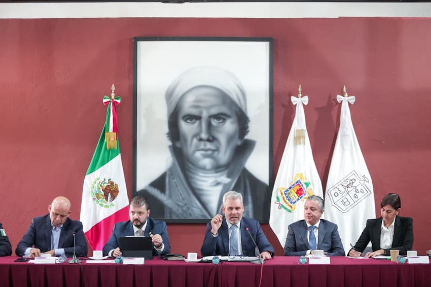 Governor Alfredo Ramírez at a press conference