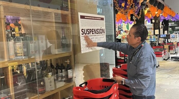 Suspended supermarket in Tulum