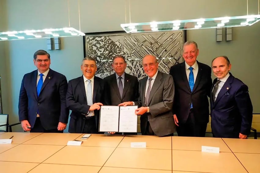 signers of Tec de Monterrey-Oliedo accord