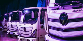 Heavy duty white Foton delivery trucks