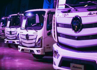 Heavy duty white Foton delivery trucks