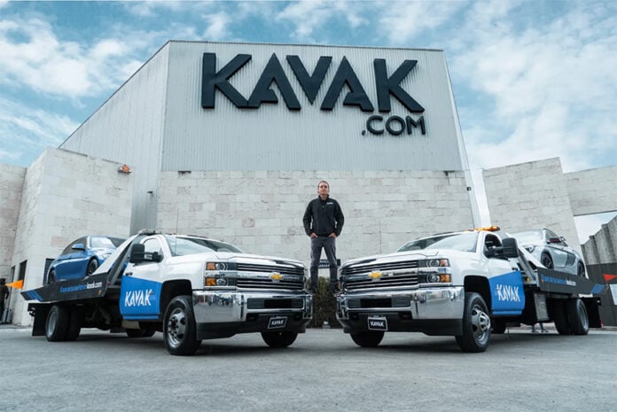 Carlos García Ottati poses in front of a Kavak office
