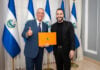 Salinas Pliego poses for a photo with El Salvador President Bukele