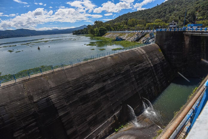 The Valle de Bravo dam, with a full reservoir behind it