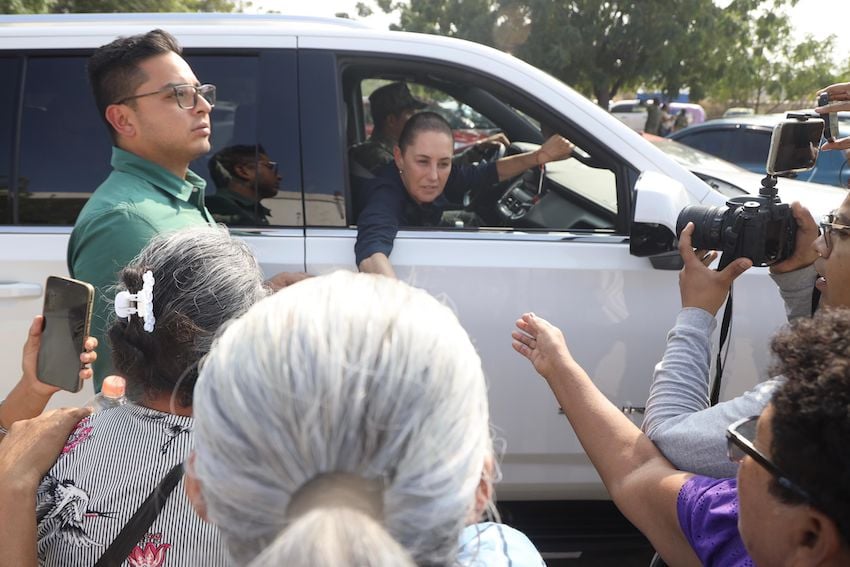 The president arrived in Santo Domingo Tehuantepec, Oaxaca, in the early afternoon on Monday. 