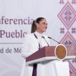 Cuauhtémoc, Ciudad de México. 22 de diciembre 2025. La presidenta constitucional de los Estados Unidos Mexicanos, la Doctora Claudia Sheinbaum Pardo en conferencia de prensa matutina en el salón de la Tesorería de Palacio Nacional. La acompañan: Iván Escalante, Procurador Federal del Consumidor (Profeco) y Alfonso Suárez del Real, asesor político de la Coordinación de Comunicación Social. Enlace con Efraín Morales López, Director General de la Comisión Nacional del Agua (CONAGUA). Foto: Hazel Cárdenas/Presidencia