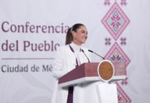 Cuauhtémoc, Ciudad de México. 22 de diciembre 2025. La presidenta constitucional de los Estados Unidos Mexicanos, la Doctora Claudia Sheinbaum Pardo en conferencia de prensa matutina en el salón de la Tesorería de Palacio Nacional. La acompañan: Iván Escalante, Procurador Federal del Consumidor (Profeco) y Alfonso Suárez del Real, asesor político de la Coordinación de Comunicación Social. Enlace con Efraín Morales López, Director General de la Comisión Nacional del Agua (CONAGUA). Foto: Hazel Cárdenas/Presidencia