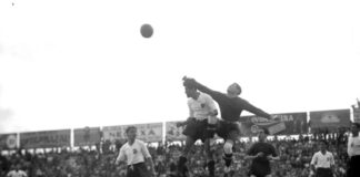 Necaxa and FC Barcelona playing in 1937.