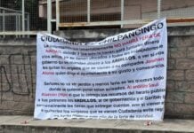 Banners addressed to Chilpancingo residents, stating: “We regret to inform you that there will be no Christmas fair, because it is only used to raise money for Los Ardillos,"