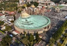 The new and old Basilica de Guadalupe buildings, side-by-side in Tepeyac