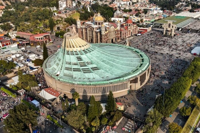 The new and old Basilica de Guadalupe buildings, side-by-side in Tepeyac
