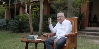 AMLO presenting book