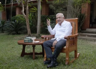 AMLO presenting book