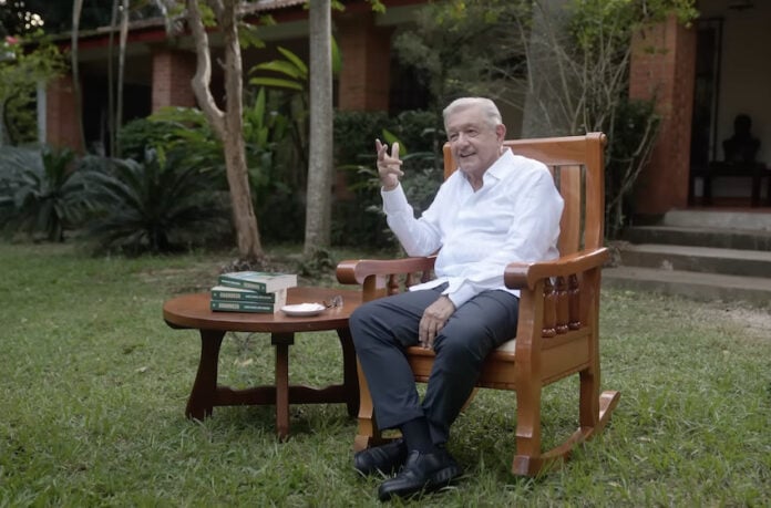 AMLO presenting book
