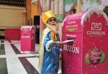 child mailing letter