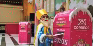 child mailing letter